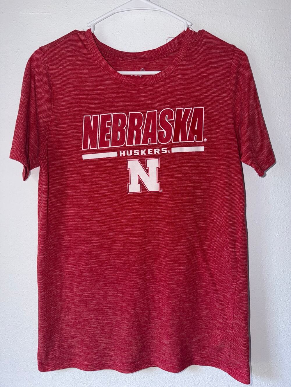 Red White Striped Graphic Print Nebraska Huskers Football Short Sleeve Size LG Y